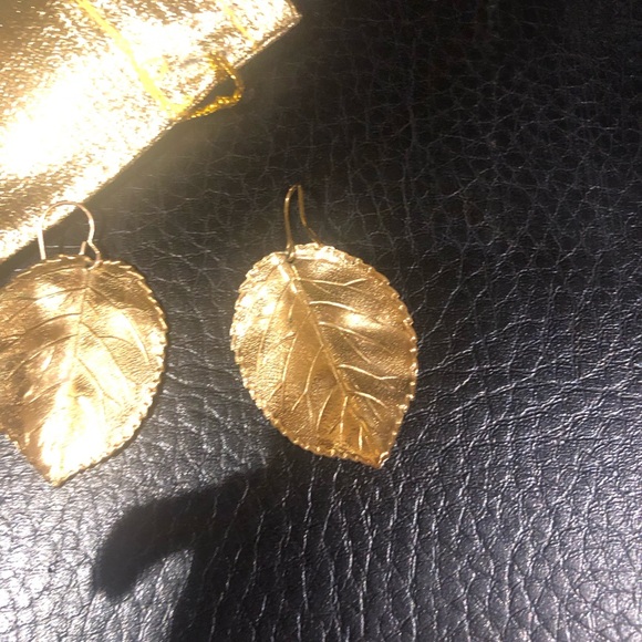 Brilliant Gold leaf ear wire earrings & gift bag - Picture 3 of 4